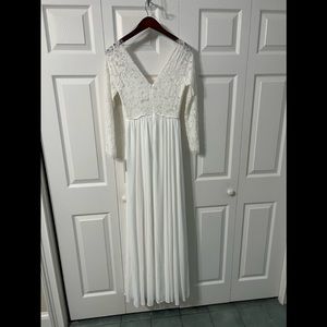 Lulu’s wedding dress size Small. Simple and elegant dress. Lined. NWT